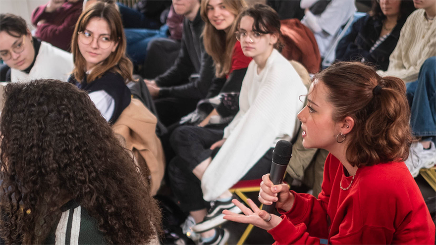 Echange entre les étudiants de l'école audiovisuelle ESEC et Quentin Dupieux